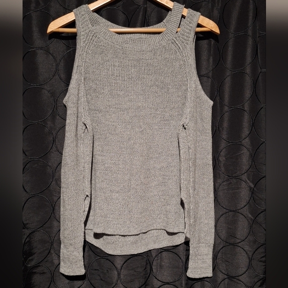 Hollister cold shoulder sweater - Picture 1 of 4